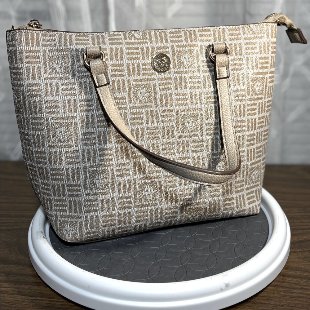 Anne Klein purse 9x10x5 beige in color little use
